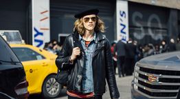 Δεν χρειάζεται να περιμένεις την άνοιξη για να φορέσεις τζην μπουφάν