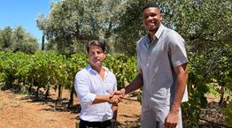 Τα αδέρφια Αντετοκούνμπο επενδύουν και στα ελληνικά κρασιά