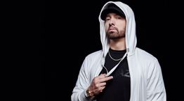 Ο Eminem μόλις λάνσαρε τη δική του συλλογή με ρούχα