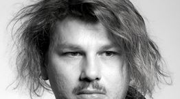 Business class μαθήματα ζωής από τον Τζον Καγιούλη