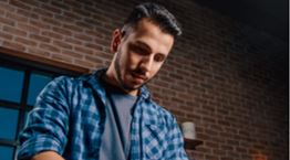 Νεαρός ζαχαροπλάστης από την Αριδαία γίνεται viral παγκοσμίως για τις συνταγές του