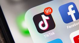 Εταιρεία πληρώνει 10.000 ευρώ το μήνα για να φτιάχνεις βίντεο στο TikTok