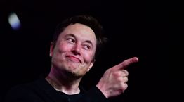 Η Tesla εκτινάσσει την περιουσία του Elon Musk στα 100 δισ.