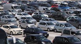 Πώς το μποτιλιάρισμα στους δρόμους μας σπρώχνει στην κακή διατροφή