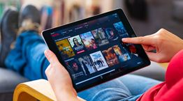 Η σειρά που 'ανέστησε' το Netflix τους τελευταίους μήνες είναι η αγαπημένη μας