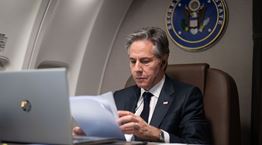 Ο Anthony Blinken έπαιξε ηλεκτρική κιθάρα στην εμπόλεμη Ουκρανία