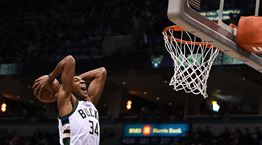 Ο Γιάννης Αντετοκούνμπο διαδηλώνει και ζητά αλλαγή