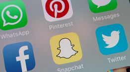 To Snapchat μοιράζει 1 εκ. δολάρια την ημέρα για να ανταγωνιστεί το TikTok