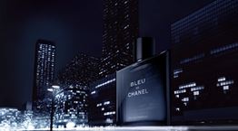 Bleu de Chanel, το αντρικό άρωμα που &#39;ακτινοβολεί&#39; ελευθερία