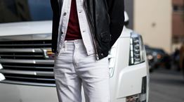 Λευκό τζην παντελόνι, η καλοκαιρινή επιλογή