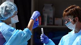 Οι επιστήμονες ρίχνουν σταδιακά φως σε ένα από τα άλυτα μυστήρια του κορονοϊού