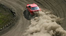 Πώς είναι να οδηγείς ένα αγωνιστικό αυτοκίνητο που έχει αφήσει εποχή;