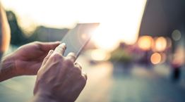 Προσθέτοντας κάποιον στο WhatsApp, με μία μόνο φωτογραφία