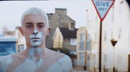 Μια ταινία μικρού μήκους για την αντρική συλλογή του Alexander McQueen