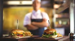 Ξέρουμε τι θα ήθελες να ρωτήσεις έναν υπάλληλο fast food