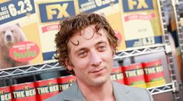 Ο Jeremy Allen White μπορεί και να μας πείσει να κυκλοφορήσουμε με sliders