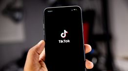 Facebook και YouTube ανοίγουν πόλεμο με το TikTok