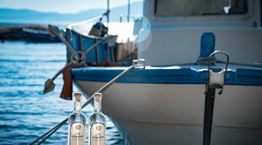 Πώς είναι να πίνεις το εθνικό μας ποτό στο μέρος που γεννήθηκε