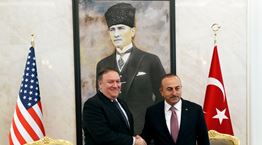 O Mevlut Cavusoglu απειλεί ότι η Ελλάδα θα πάθει "ζημιά"