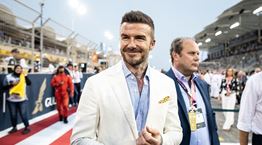 Ανοιχτόχρωμο blazer, μία φωτεινή εναλλακτική στο navy blue