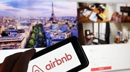 To Airbnb καταρρέει λόγω του κορονοϊού