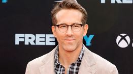 Η άνω τελεία του Ryan Reynolds στο Χόλιγουντ