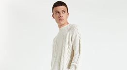 Τα πουλόβερ, τα φούτερ και τα t-shirts που θα φορέσεις εντός και εκτός σπιτιού