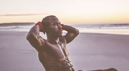 2 κινήσεις για σκληρότερους κοιλιακούς σε 15 λεπτά