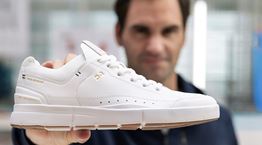 Τα λευκά sneakers του καλοκαιριού ανήκουν στον Roger Federer