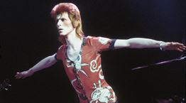 Όταν ο Kansai Yamamoto έντυνε τον David Bowie