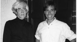 Στο Tommy Factory, ο Tommy Hilfiger εμπνέεται από τον Andy Warhol