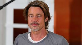 Ο 90s ενδυματολογικός συνδυασμός του Brad Pitt