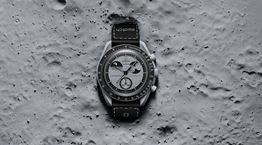 Το Bioceramic MoonSwatch Mission to Earthphase γιορτάζει το μεγαλείο της γης όπως φαίνεται από τη σελήνη