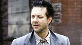 Ο Mickey Rourke ήταν ο βασιλιάς του boxy tailoring