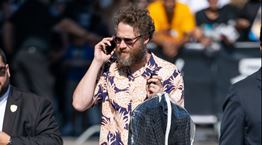 Τα δύο διαφορετικά summer looks του Seth Rogen