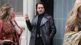 To total black 70s look του Ewan McGregor