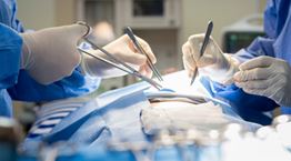 Το Ιατρικό Κέντρο Αθηνών πρωτοπορεί: Επιτυχής αντιμετώπιση υποτροπιάζοντος καρκίνου του ορθού με τη μέθοδο της κοίλιο-ιερεκτομής