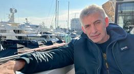 Μία σπάνια φωτογραφία του Παναγιώτη Φασούλα με την οικογένειά του