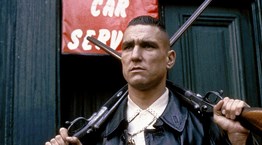 Η τρελή πορεία του Vinnie Jones από τα γήπεδα στο Χόλιγουντ