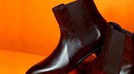 Η ροκ κομψότητα των Chelsea boots φοριέται καθημερινά