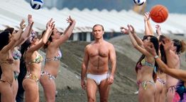 Το λευκό speedo του Jude Law
