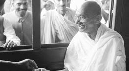 Όταν o Mahatma Gandhi δολοφονήθηκε από θρησκευτικό μίσος