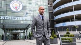 Όταν ο Pep Guardiola έγινε μοντέλο για τον Antonio Miró