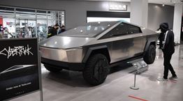 To Tesla Cybertruck κάνει την πιο δύσκολη διαδρομή στον κόσμο να φαίνεται παιχνιδάκι