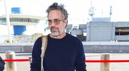 To άψογο flight outfit του Mark Ruffalo