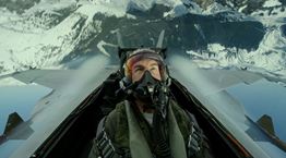 O Tom Cruise πιλοτάρει μαχητικό στο Top Gun: Maverick