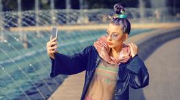 Βοηθός Influencer: Η χειρότερη δουλειά στον κόσμο