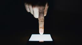 Το κόλπο για να κάνεις save τα μηνύματα του WhatsApp