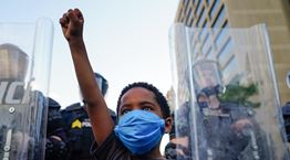 Black Lives Matter: Φωτογραφίες από τις διαδηλώσεις σε όλο τον κόσμο