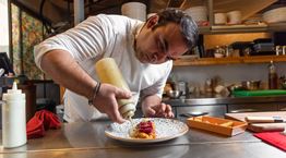 Μαθήματα ελληνικής κουζίνας από τον Νίκο Καραθάνο